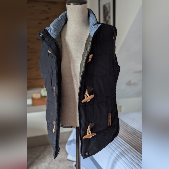 Legendary Whitetails Puffer Vest - Picture 5 of 7